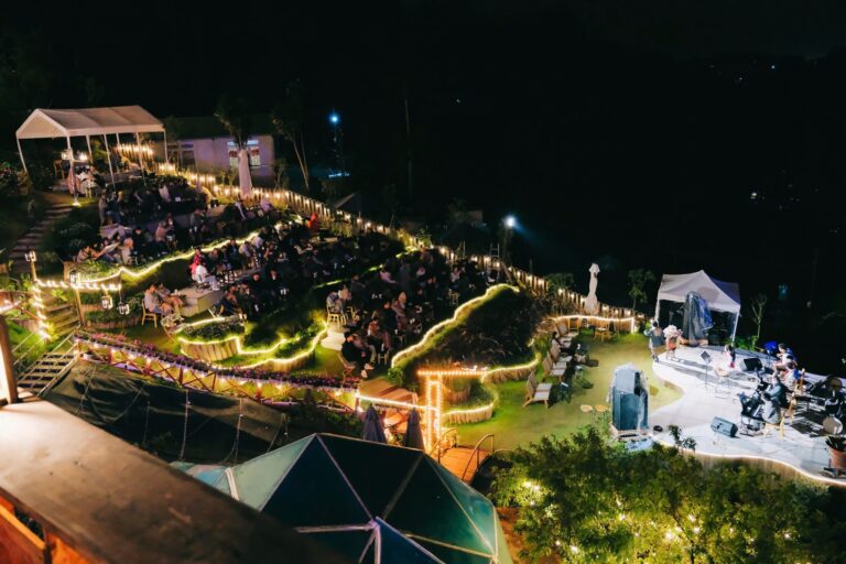 5 Quán cafe acoustic về đêm ở Đà Lạt – Chill giữa sương, nghe nhạc trong rừng