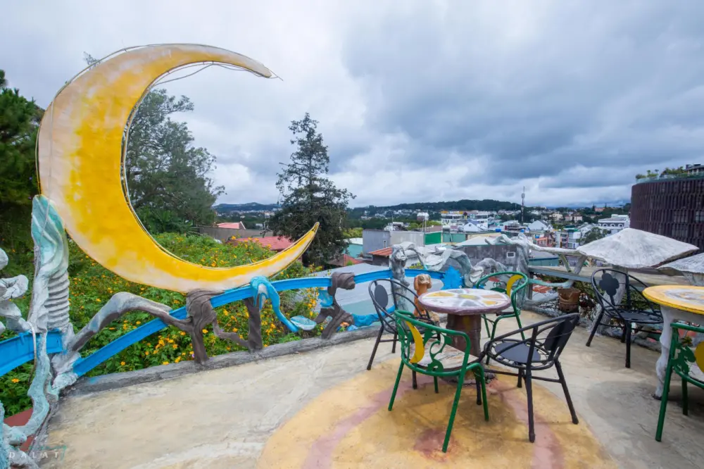 Café Đường Lên Trăng – Mê cung nghệ thuật giữa trung tâm Đà Lạt 10 cafe duong len trang me cung nghe thuat giua trung tam da lat 4