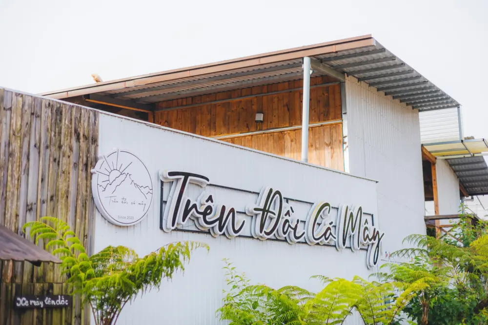 Tiệm cà phê Trên Đồi Có Mây – Chill giữa biển mây và rừng thông Đà Lạt 12 tiem ca phe tren doi co may chill giua bien may va rung thong da lat 4