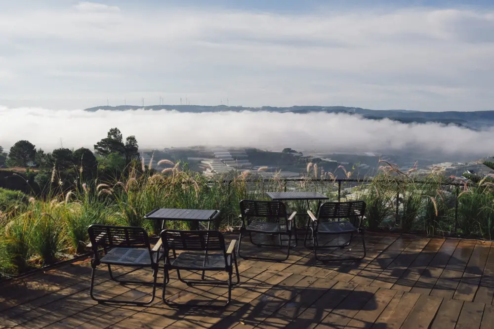 Tiệm cà phê Trên Đồi Có Mây – Chill giữa biển mây và rừng thông Đà Lạt 4 tiem ca phe tren doi co may chill giua bien may va rung thong da lat 5