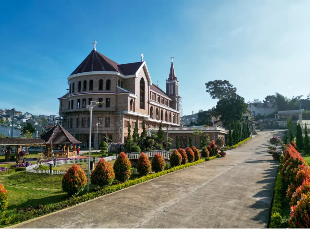 nhung nha tho dep o da lat khien ban muon dung lai 7