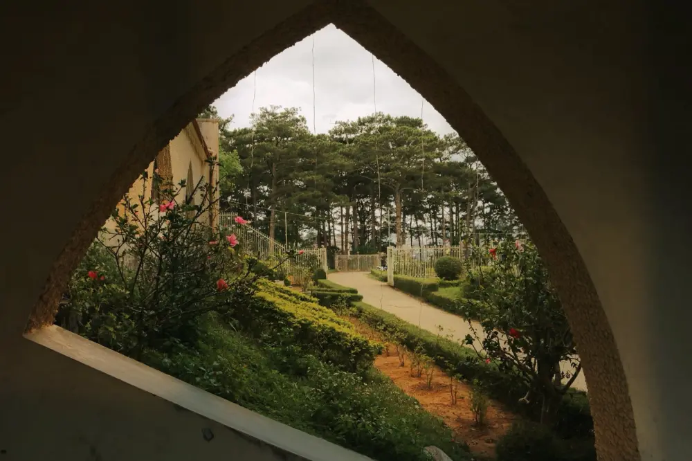 tu vien duc ba lam vien chon binh yen mang hoi tho chau au giua da lat 11