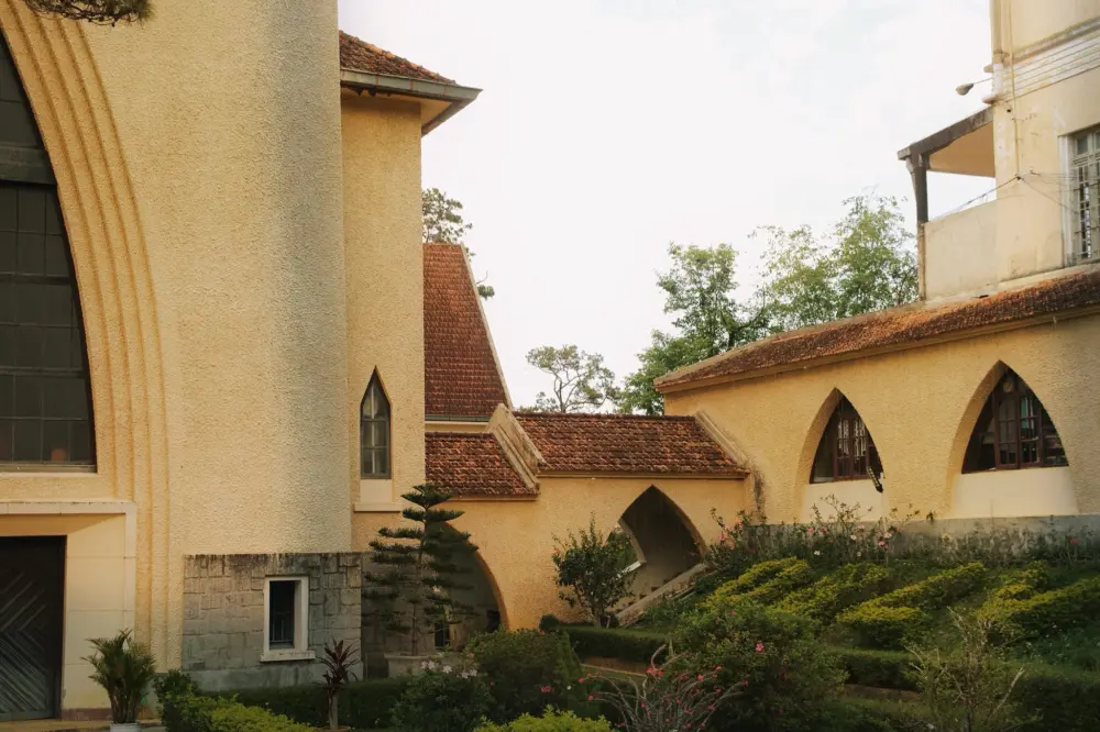 tu vien duc ba lam vien chon binh yen mang hoi tho chau au giua da lat 7